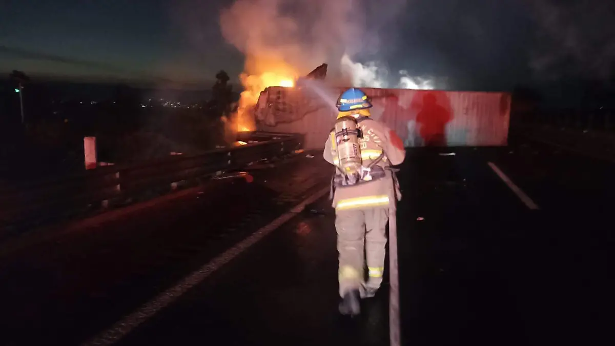 Choque en autopista Colima